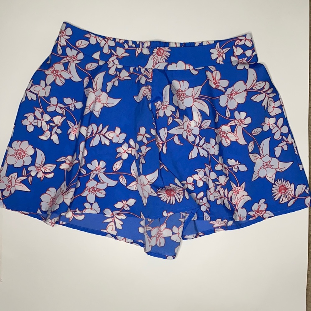 Flowy floral shorts